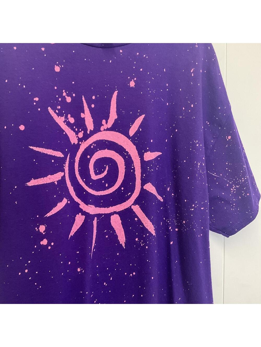 Gildan Women's Size XL Purple Swirl Sun Print Custom Print T-Shirt - Picture 2 of 6